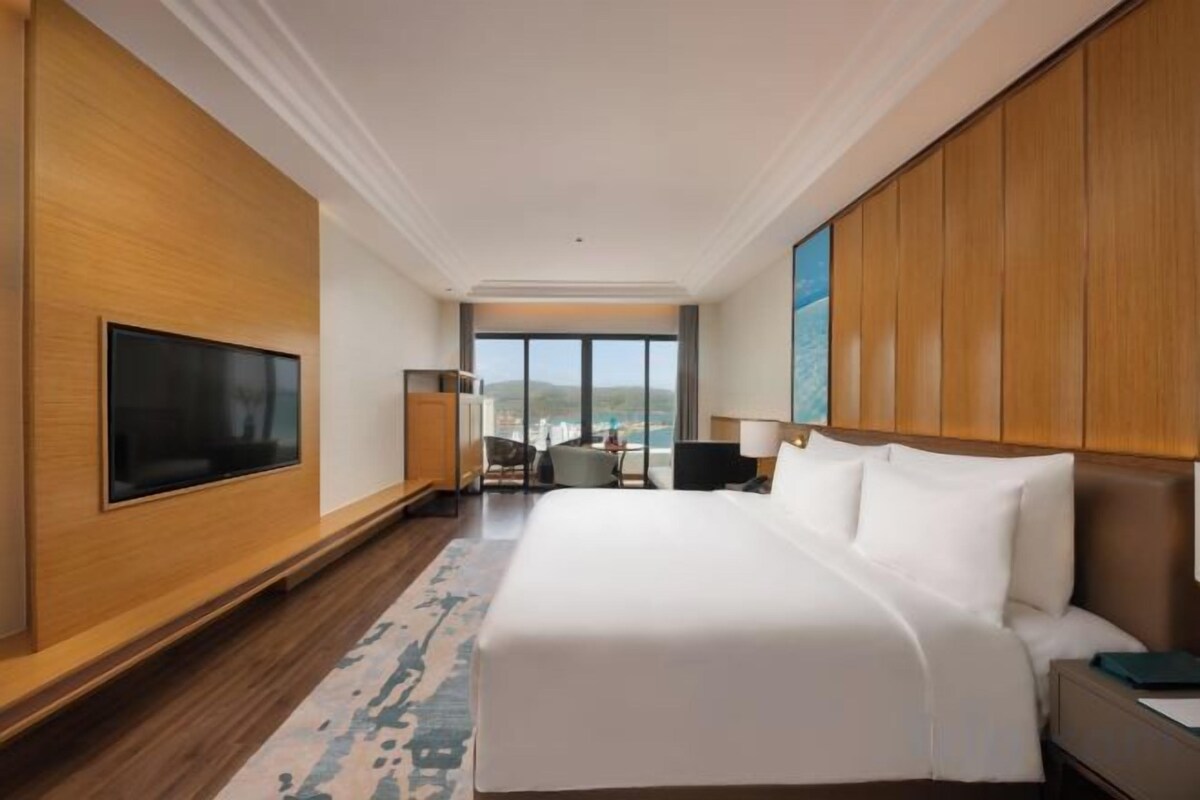 Premium bedding, memory foam beds, in-room safe, desk