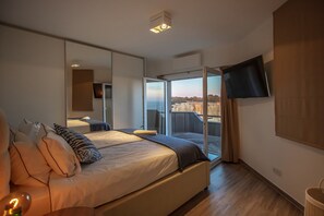 3 bedrooms, iron/ironing board, travel crib, free WiFi