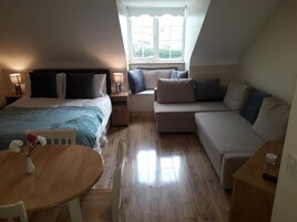 Soundproofing, free WiFi, bed sheets