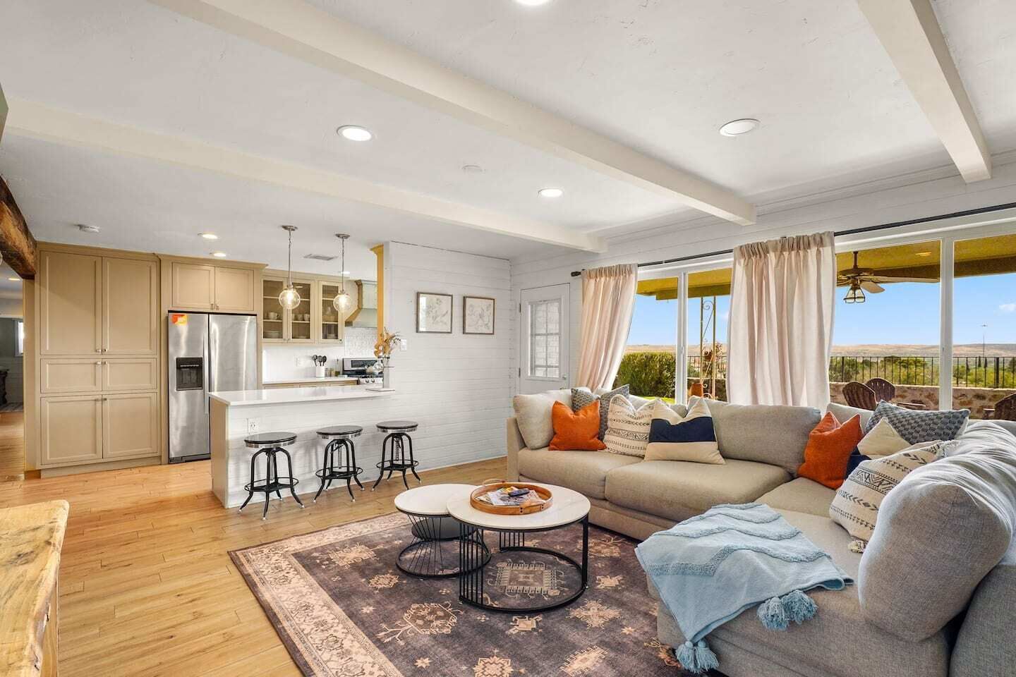 智能电视、办公室