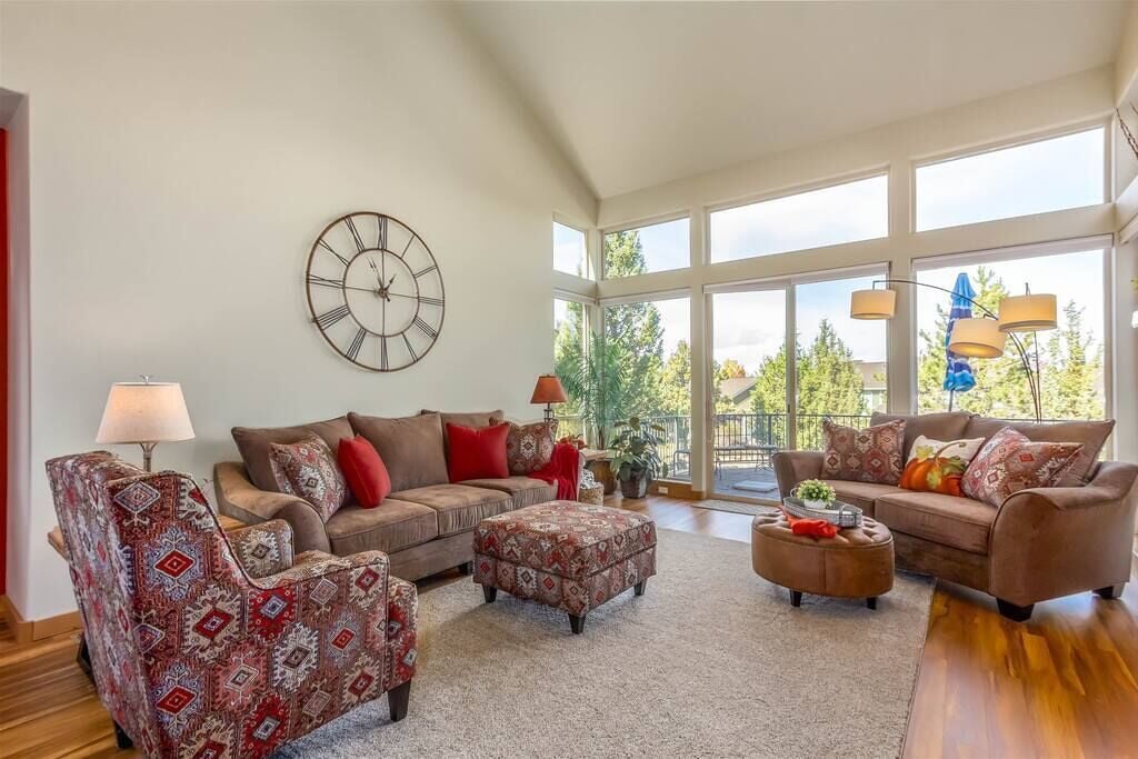 TV, fireplace, books, offices