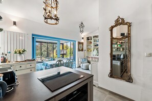 Fridge, oven, dishwasher, coffee/tea maker