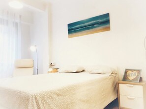 1 bedroom, desk, travel crib, WiFi
