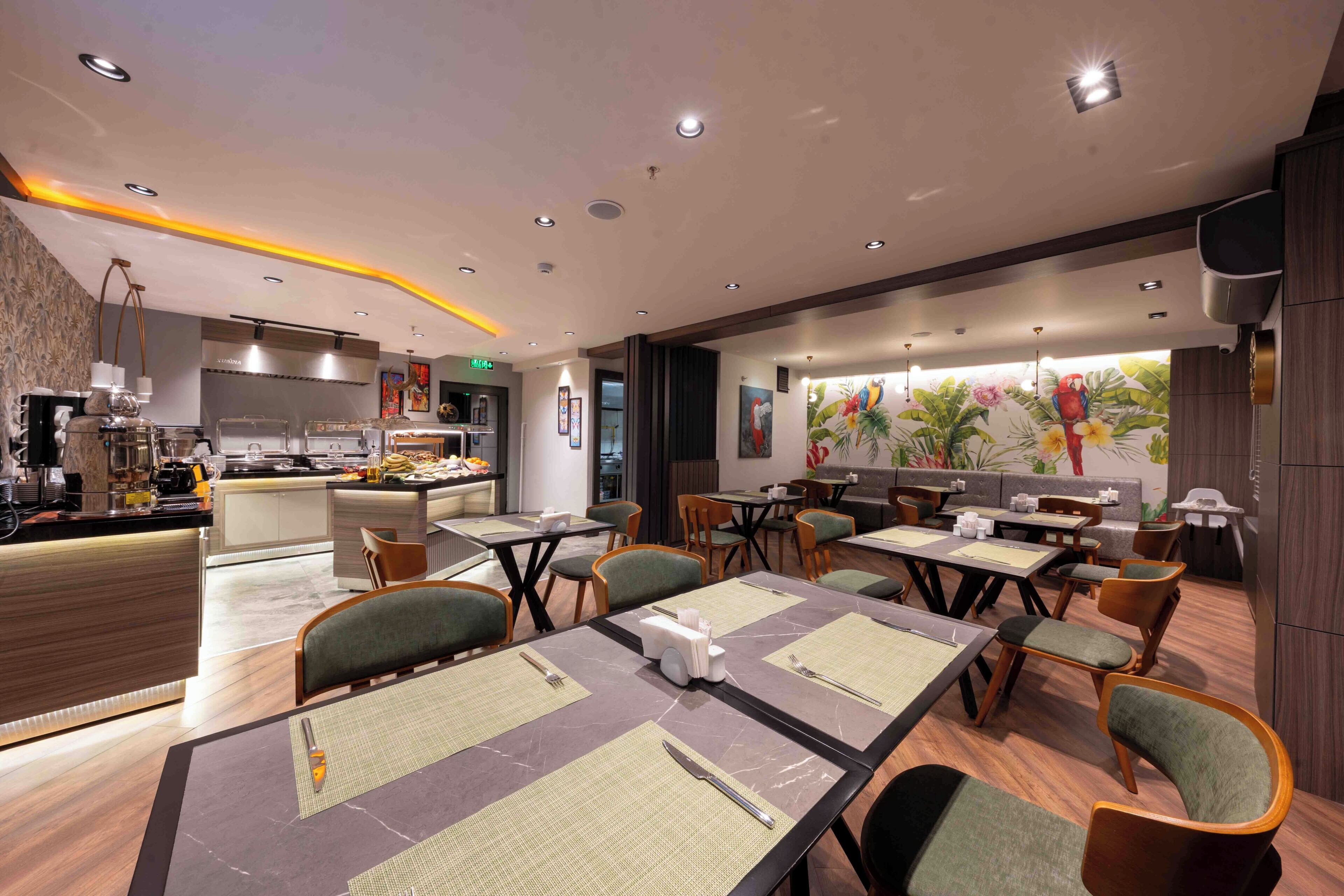 Free daily buffet breakfast 