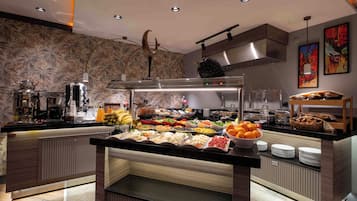Free daily buffet breakfast
