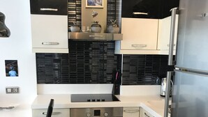 Huoneisto | Yksityinen keittiö | Astianpesukone, keittoastiat/astiat/ruokailuvälineet