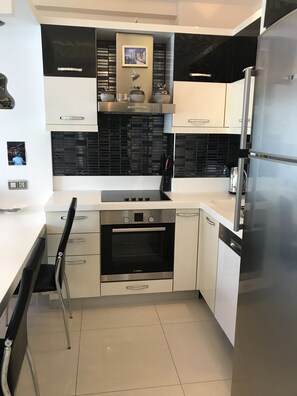 Apartment | Private kitchen | Dishwasher, cookware/dishes/utensils - Azura Park Family Style (Alanya)