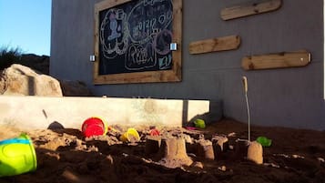 Children’s play area – outdoor