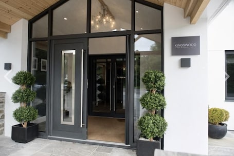 Lobby. The Kingswood