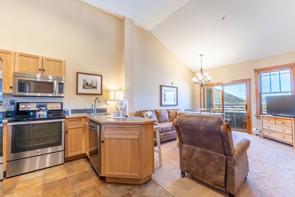 Interior - Top Floor w/ Mountain & Ski Slope Views, Ideal Location in River Run Village (Keystone)