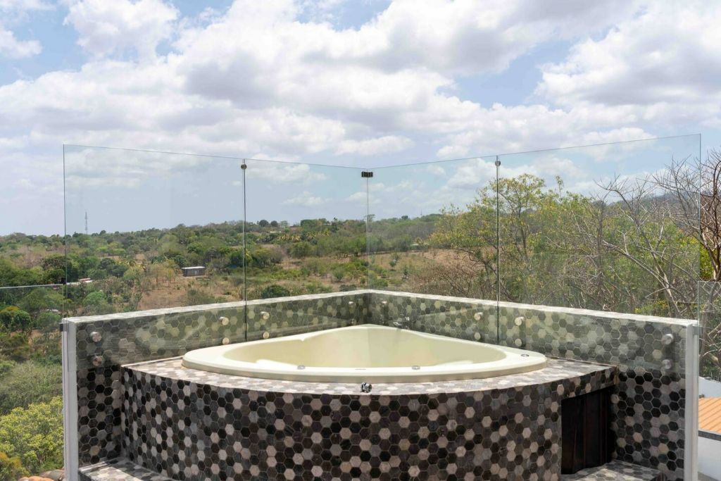 Bañera de hidromasaje exterior