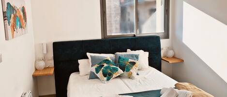 Iron/ironing board, free WiFi, bed sheets