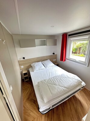 3 chambres, fer et planche à repasser