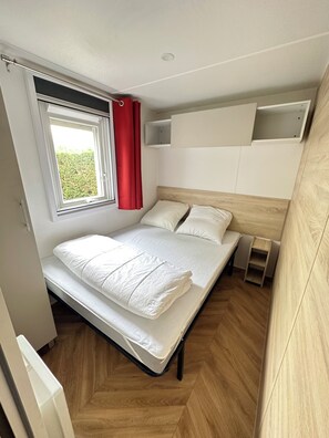 3 Schlafzimmer, Bügeleisen/Bügelbrett