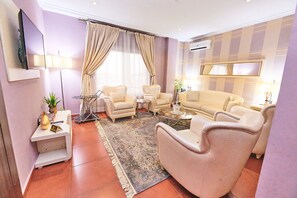 特色套房 | 低過敏寢具、客房內保險箱、書桌、筆電工作空間