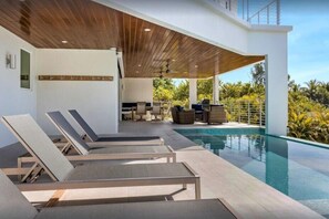 A heated pool - Contemporary Coastal Retreat w Gourmet Kitchen & Stunning Gulf Views by RVA (Longboat Key)