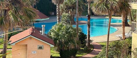 Een verwarmd zwembad