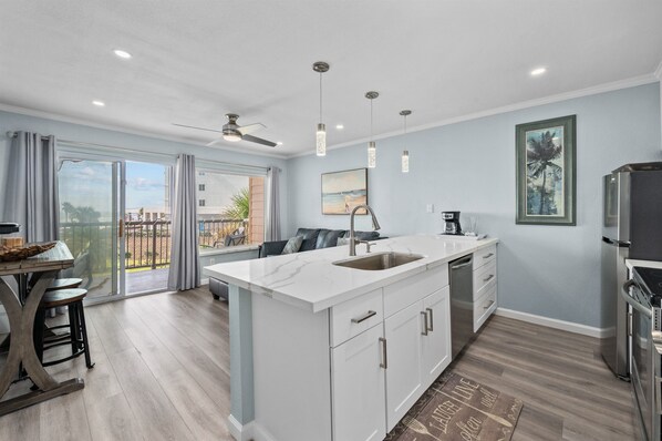 Interior - New Heated Pool & Hot tub! Views & palm trees! (Galveston)