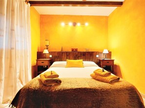 4 habitaciones, tabla de planchar con plancha, internet y ropa de cama 