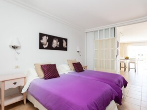 1 soverom, strykejern/-brett, internettilgang og sengetøy