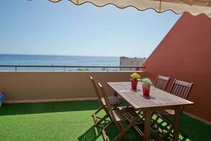 Outdoor dining - Beautiful holiday home with sea views +beach+WIFI (El Rosario)