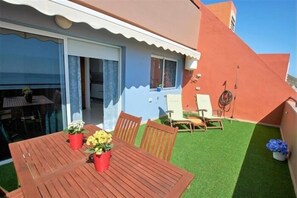 Outdoor dining - Beautiful holiday home with sea views +beach+WIFI (El Rosario)