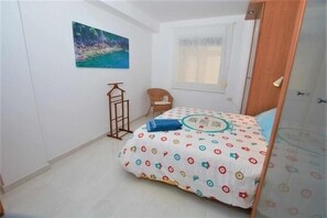 1 chambre, fer et planche à repasser, accès Internet, draps fournis