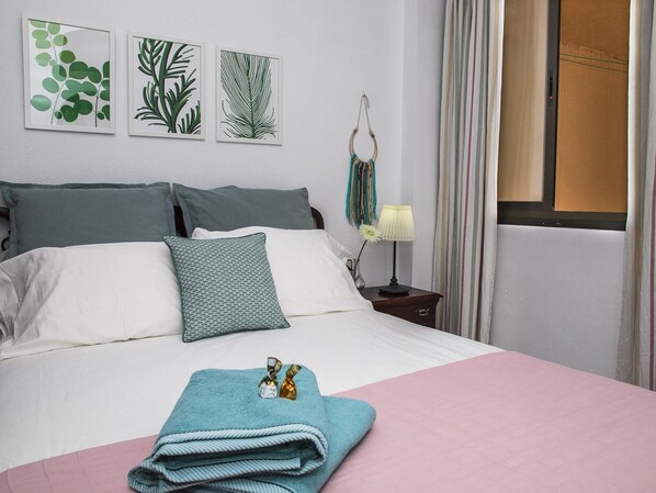 1 bedroom, iron/ironing board, internet, bed sheets