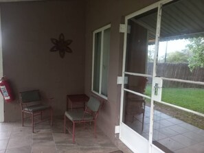 Terrace/patio - Dithapi Cottages (Shakawe)