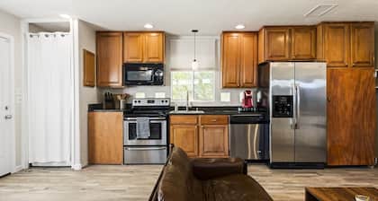 Private Phx Guesthouse w/Patio & Full Kitchen