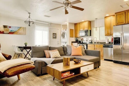 Private Phx Guesthouse w/Patio & Full Kitchen