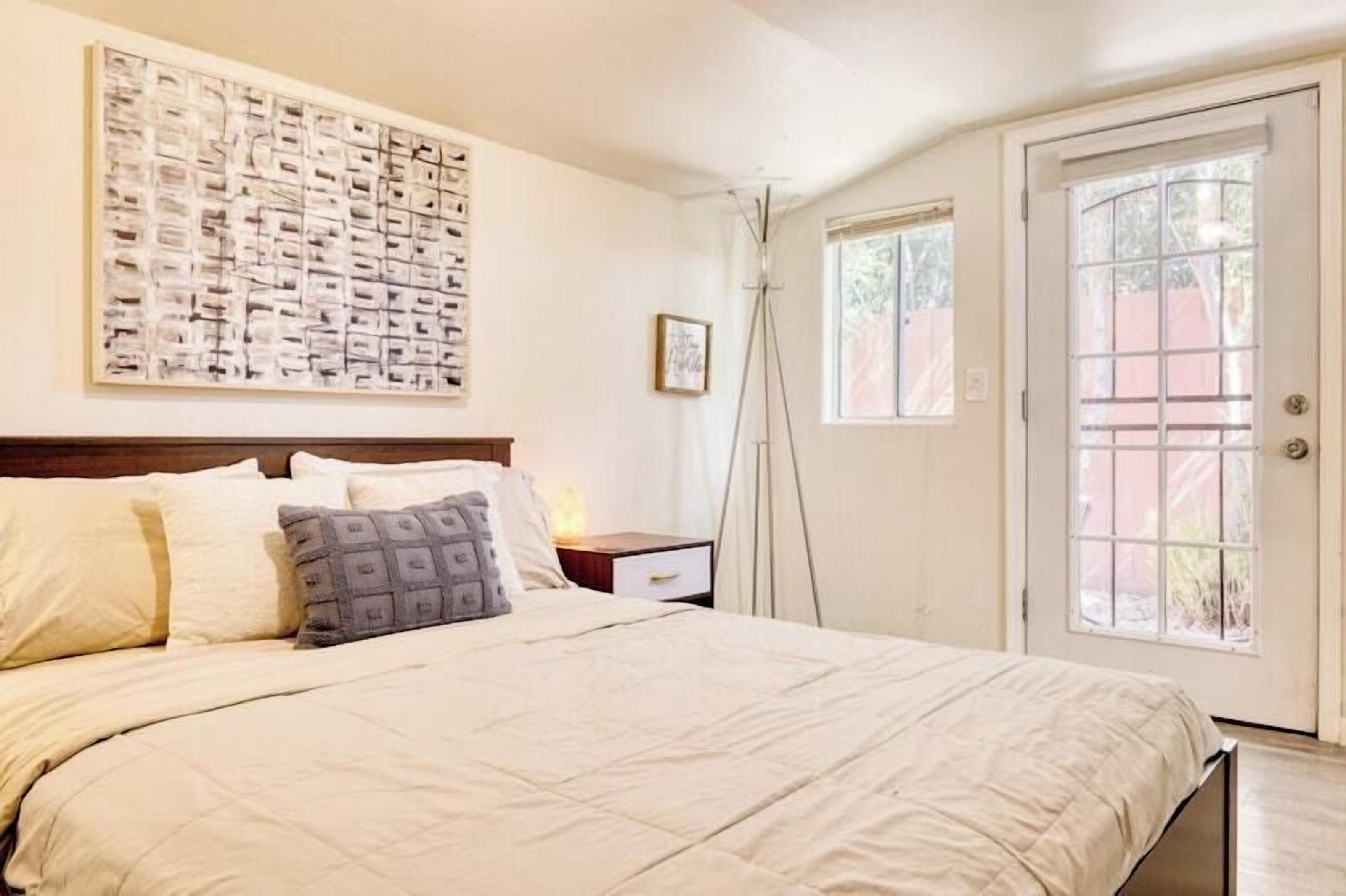 1 bedroom, desk, iron/ironing board, free WiFi