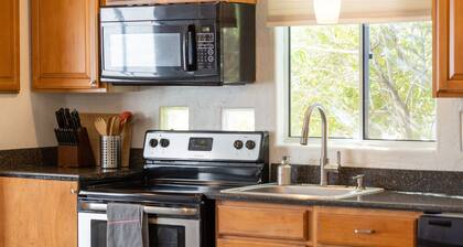 Private Phx Guesthouse w/Patio & Full Kitchen