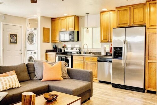 Private Phx Guesthouse w/Patio & Full Kitchen