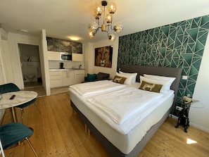 Deluxe Studio Suite