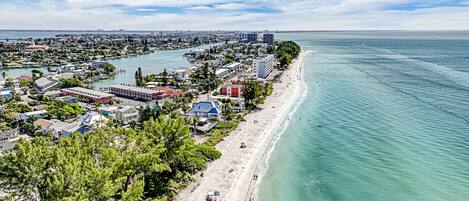 Am Strand, Liegestühle, Strandtücher