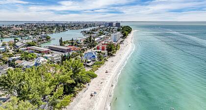Directly on the Gulf, the Beautiful Sunset Chateau Condo