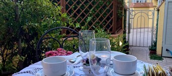 Elegant apartment in the old town with a cozy rooftop garden