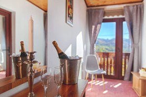 Standard Double Room | Bed sheets - Pensiunea Apfelhaus (Cisnadie)