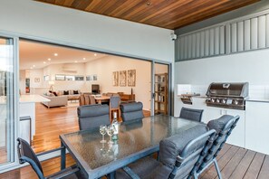 Dining - DREAMY BEACHSIDE ESCAPE OFFERING SPARKLING OCEAN VIEWS (Quindalup)