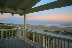 Property grounds - Beachfront - Steps from the sand! (Galveston)