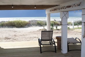 On the beach - Beachfront - Steps from the sand! (Galveston)