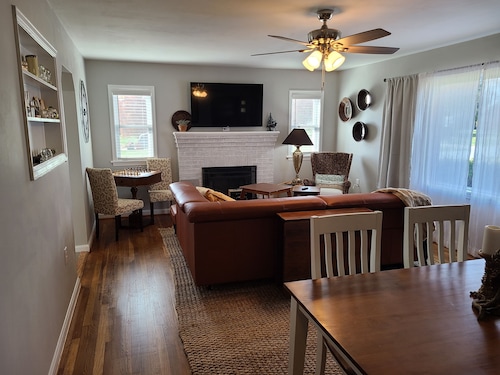 Gorgeous mountain views in Page Valley. Perfect for hikers  bikers and kayakers.