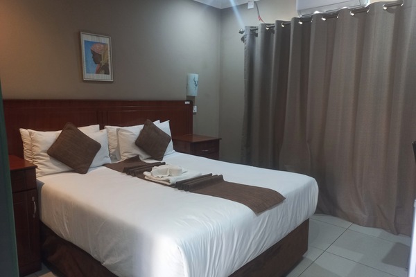 Standard Double Room | Desk, laptop workspace, iron/ironing board, WiFi (free)