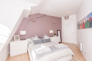 1 多间卧室、熨斗/熨衣板、免费 WiFi、床单