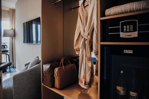 Ropa de cama de alta calidad y minibar con artículos gratuitos 