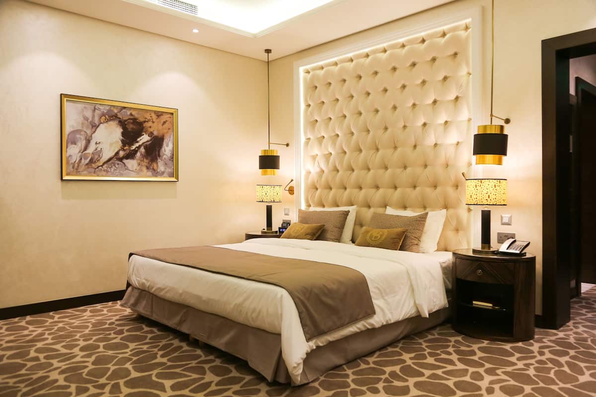 Laptop workspace, free WiFi, bed sheets