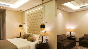 Standard Studio | Laptop workspace, WiFi (free), bed sheets - The B Premiere Hotel (Doha)