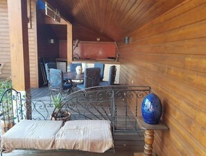 تناول الطعام بالخارج