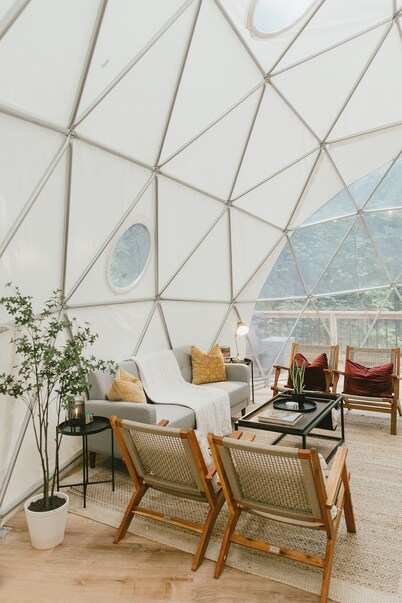 "Home Sweet Dome" MODERN TREEHOUSE STAY w/ Hot Tub